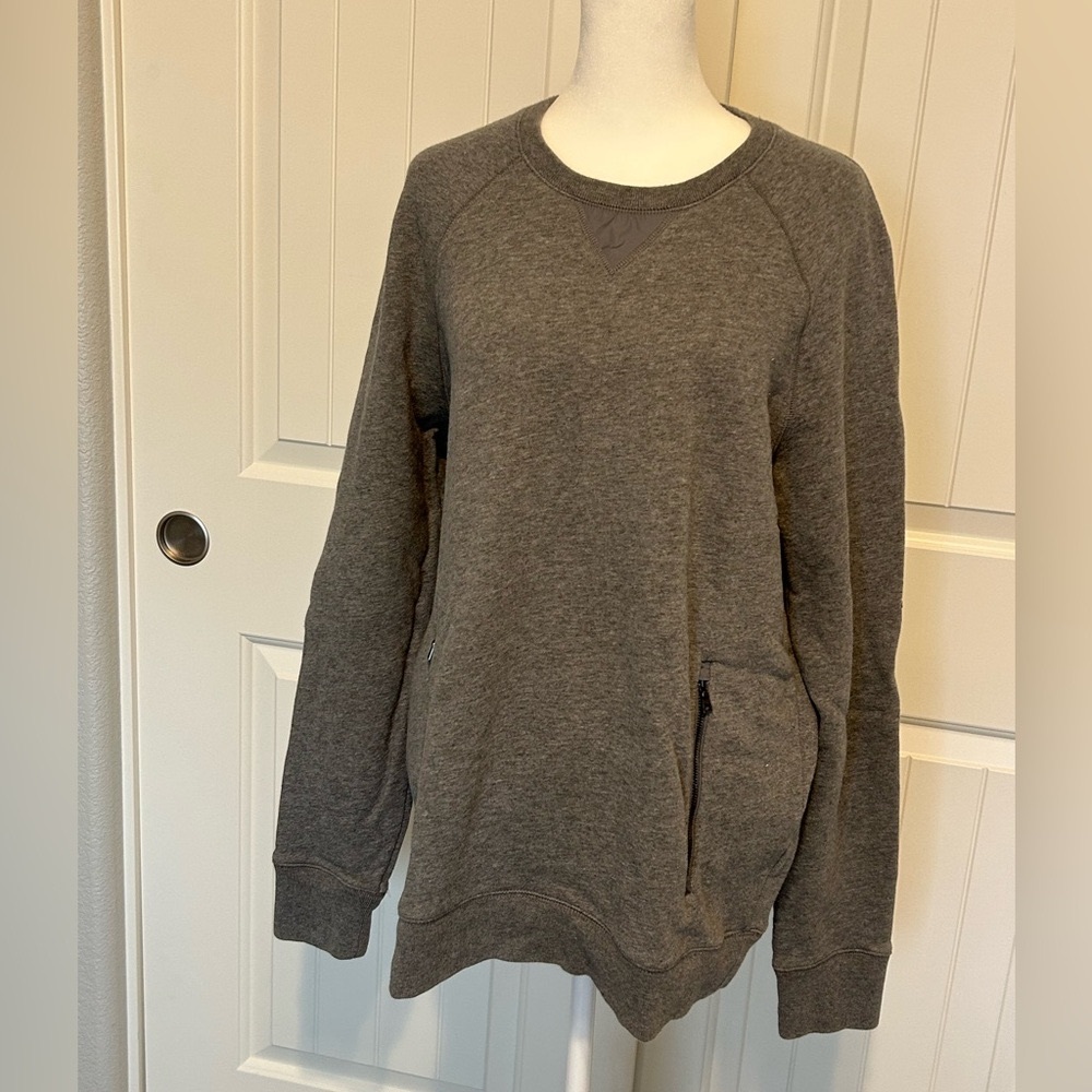 EUC  Vince gray sweatshirt with zipper pockets, and elbow patches